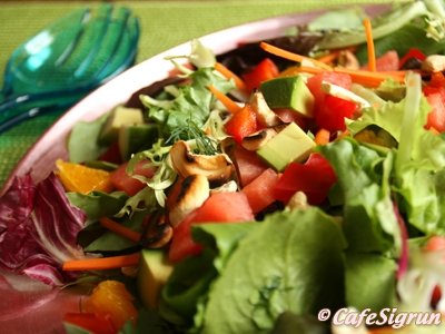 Sumarlegt salat með appelsínum og vatnsmelónu